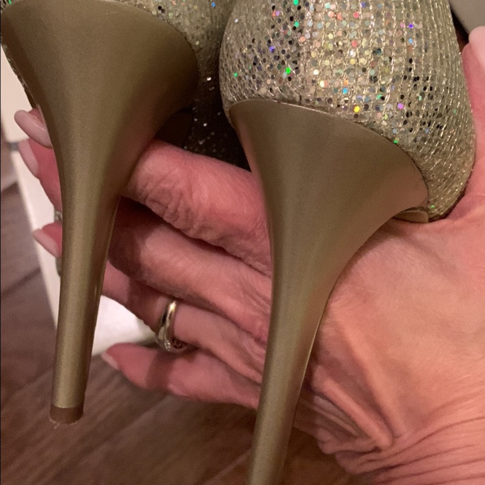 Sparkly shoe - Picture 3 of 3